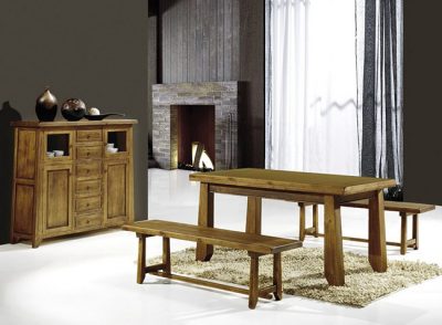 Conjunto mesa y bancos de madera lisa para comedor rústico