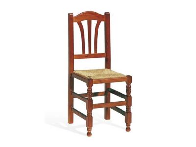 Silla rústica de madera de pino y asiento de enea