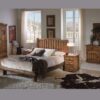 dormitorio-matrimonio-rustico-cabecero-tronco-mesitas-madera