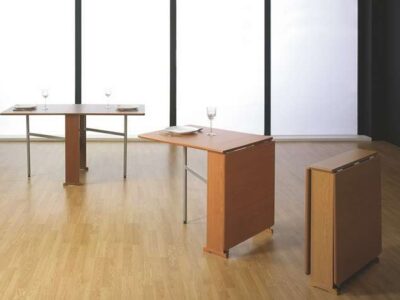 Mesa de cocina con alas abatibles de madera clara