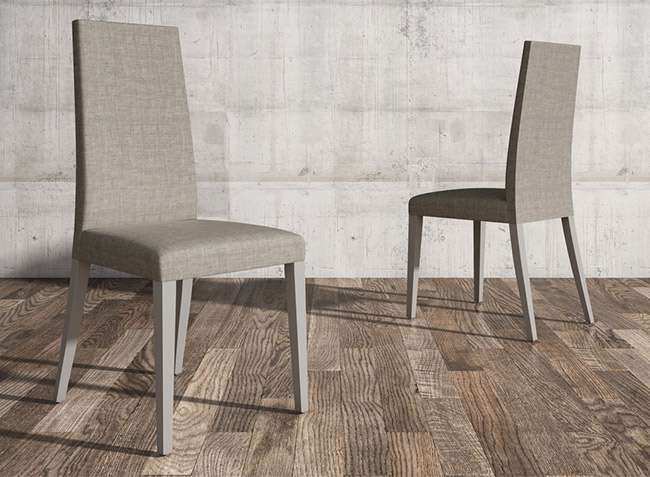 silla-madera-con-respaldo-alto-y-tapizada