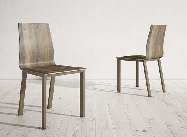 silla-madera-fabricada-chapa-madera-oscura-sin-reposabrazos