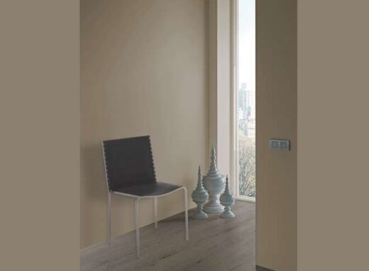 silla-metalica-moderna-asiento-tapizado-polipiel