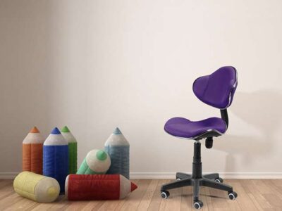 Silla de oficina acolchada con tejido 3D y estilo moderno, con ruedas para parquet