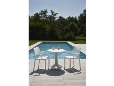 Conjunto de 4 sillas para exterior con reposabrazos en color blanco