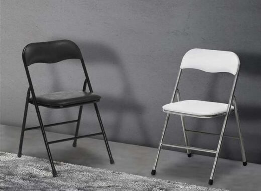silla-plegable-barata-en-blanco-o-negro