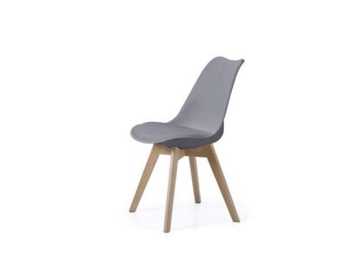 sillas-de-pvc-o-polipropileno-en-color-gris-y-madera-de-haya