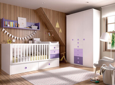 Habitación infantil completa con cuna convertible, armario con cajones y estantería