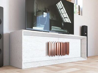 Mueble para TV madera maciza clara y tiradores modernos
