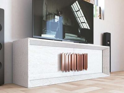 mueble-para-tv-madera-maciza-clara-y-tiradores-modernos