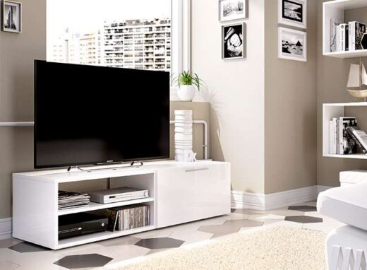 mueble-tv-blanco-brillo-con-puerta-y-huecos-para-dispositivos-electronicos