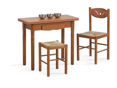 325 MESA PARMA, P. Mesa Parma para cocina, con formato práctico para desayunos y comidas diarias.