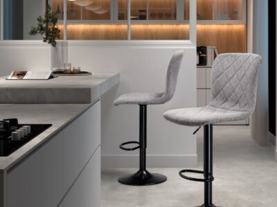241- Taburete Britain. Taburete regulable con respaldo para cocina o barra
