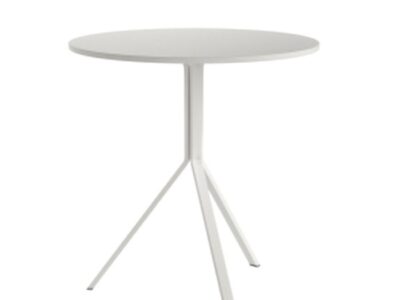 076- Mesa Jónico. Mesa de terraza con sobre de polipropileno y patas metálicas